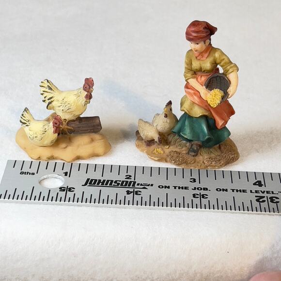 Grandeur Noel '01 Bethlehem Village (2 pcs) Hens & Woman O'Well Porcelain Resin - Picture 8 of 10